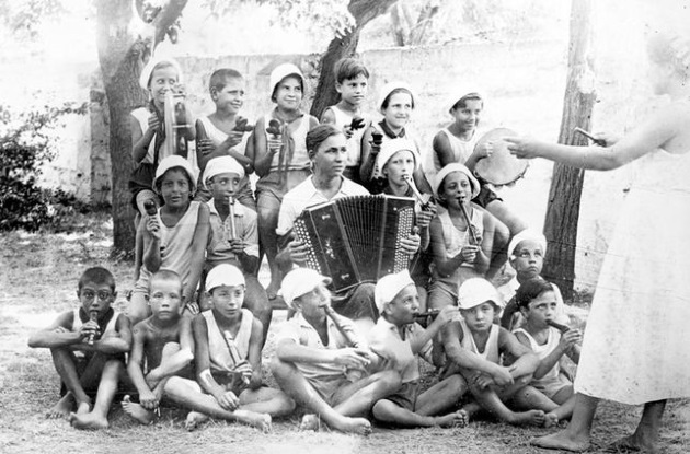 Orquesta de niños refugiados españoles en la Unión Soviética tras la Guerra Civil Española (foto de AGE)