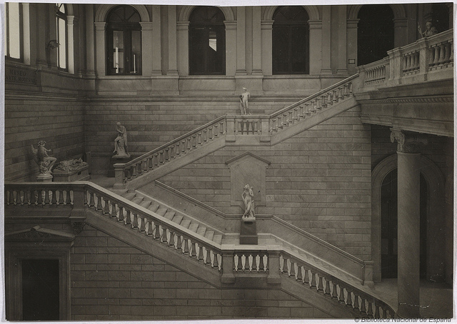 Escalera principal de la Biblioteca Nacional